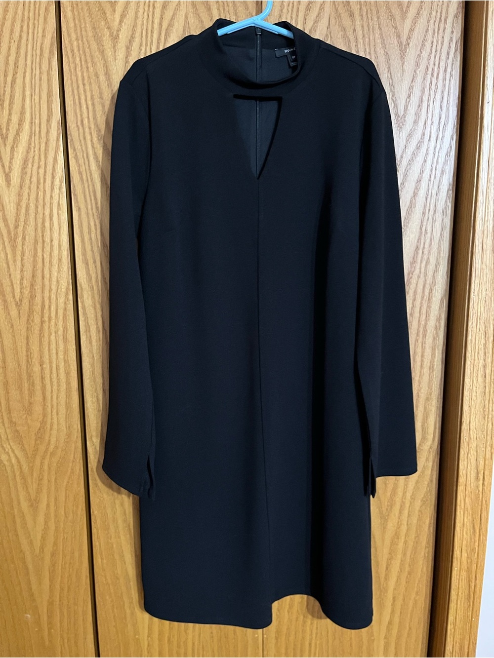 RW&CO. Navy Long-Sleeve V-Neck Shift Dress
